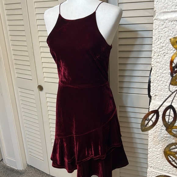 ALTAR’D STATE M gorgeous wine colored minidress with velvety feel - Picture 2 of 9